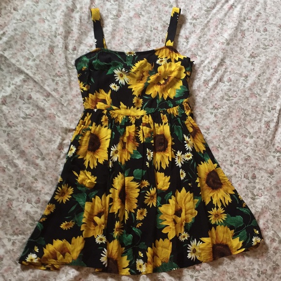 Forever 21 Dresses & Skirts - 🌻 F21 Sunflower Dress 🌻
